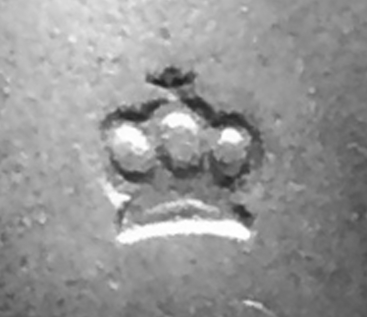 Detail of the crown stamped into the front barrel band.