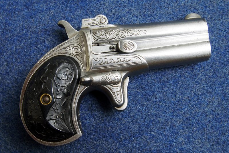 Double Derringer droit.jpg